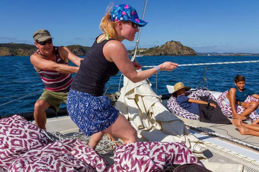Bay of Islands 2-Hour Sundowner Evening Sailing Cruise - What happens when the wind is light