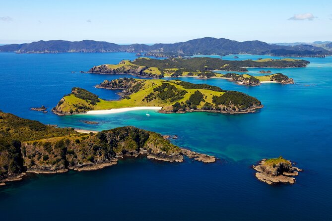 Bay of Islands Cruise & Island Tour - Snorkel, Hike,Swim,Wildlife - Leaving Paihia and cruising the 144 islands