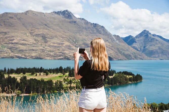 Best of Queenstown Guided Tour with Wine Tasting & Boat Cruise - Queenstown Hill gives you the big picture first