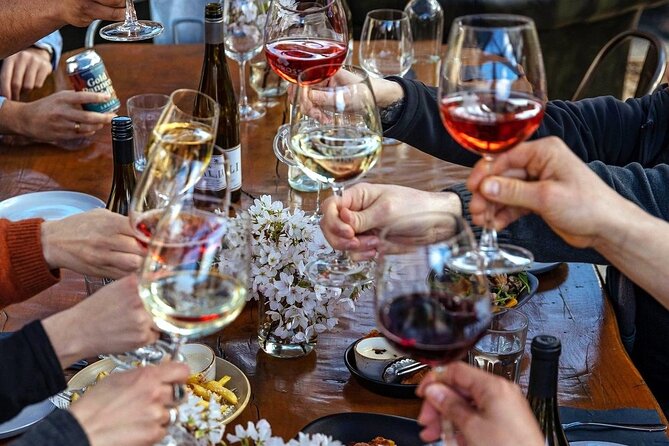 Boutique Wine Tour - visit Central Otago, 4 Wineries & Lunch - Guides make the small-group format work