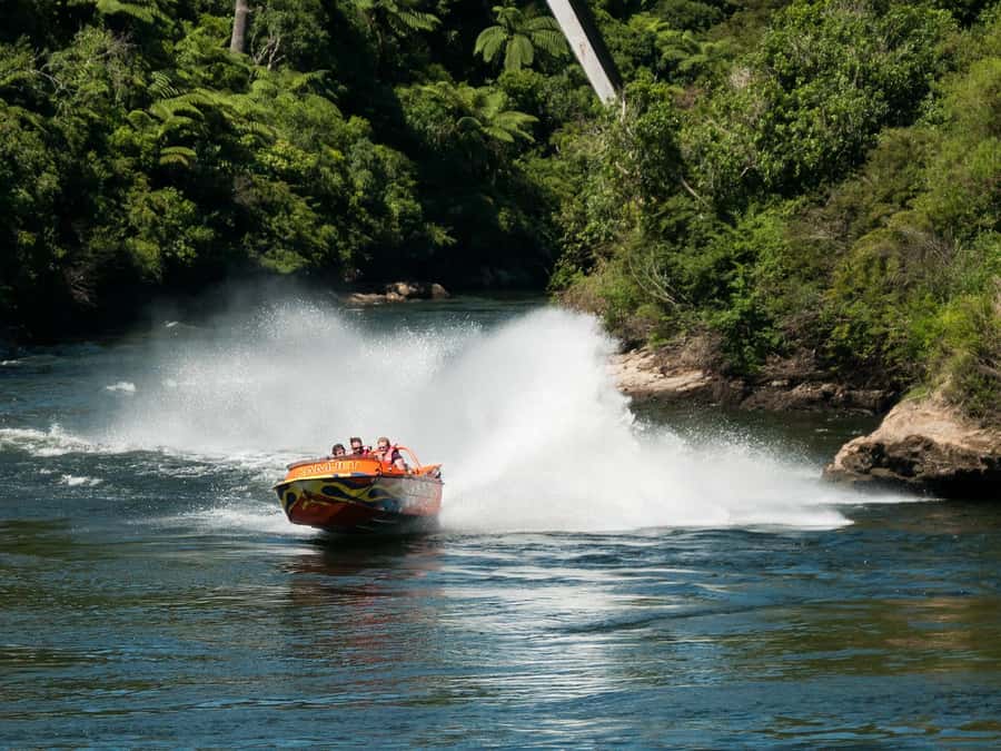 Cambridge Waikato New Zealand: Tour -45 Min Extreme Jet Boat - Why this Cambridge jet boat ride is worth considering
