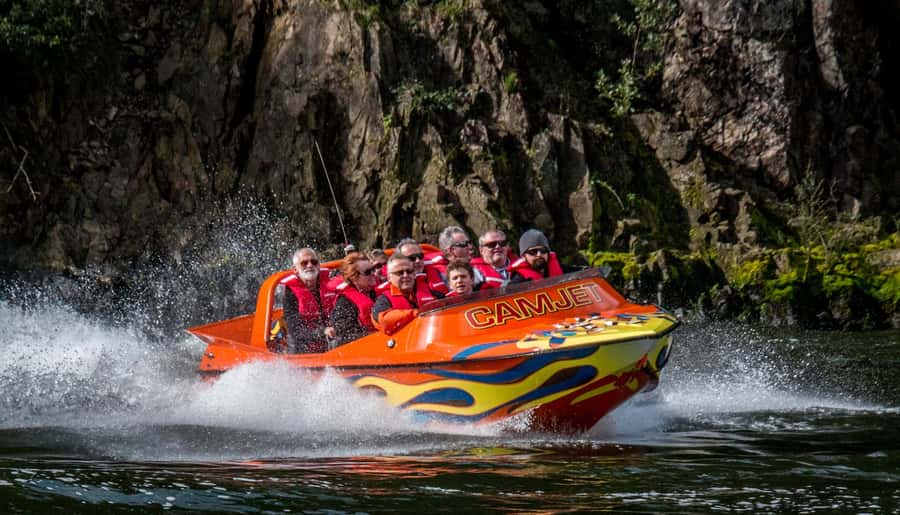 Cambridge Waikato New Zealand: Tour -45 Min Extreme Jet Boat - The first run: speed on the Waikato River