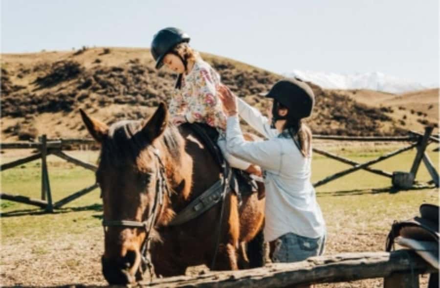 Cardrona Valley: Horse Trekking Experience - The one-on-one lesson before the trail