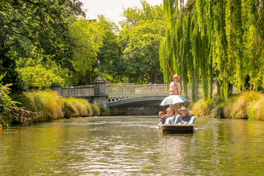 Christchurch: Gondola Ticket and Punt Ride on the Avon River - Two sides of Christchurch in one day