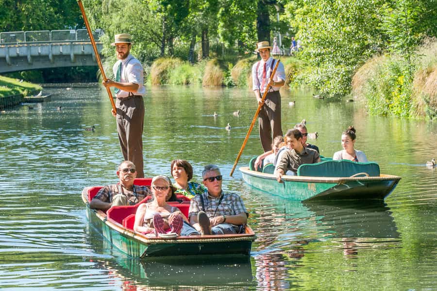 Christchurch: Gondola Ticket and Punt Ride on the Avon River - Hagley Park and the city from the river
