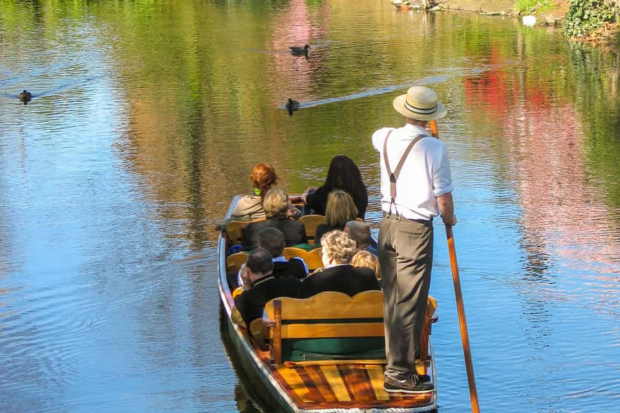 Christchurch: Gondola Ticket and Punt Ride on the Avon River - Getting between the punt and gondola