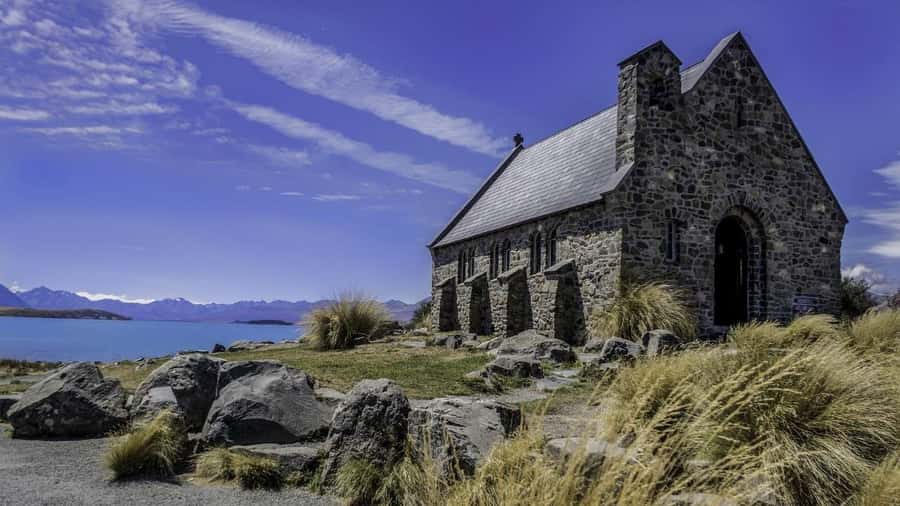 Christchurch: Mt Cook & Tekapo Small-Group Tour (incl Lunch) - Lake Pukaki and the approach to Aoraki