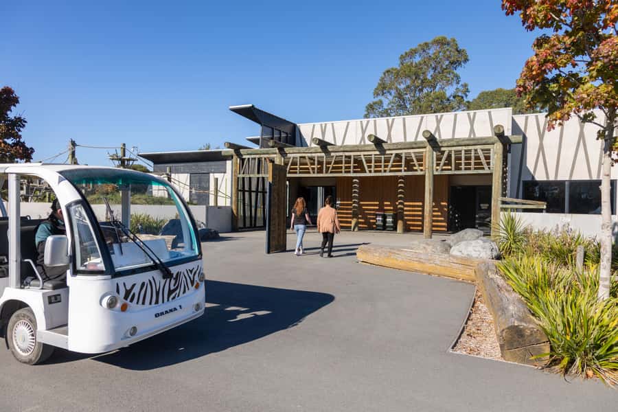 Christchurch: Orana Wildlife Park Admission - Use the park as a family-friendly half-day or full-day stop