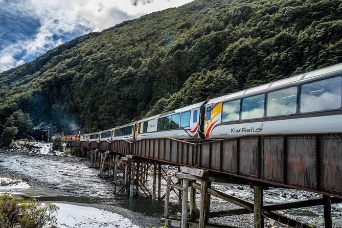 Christchurch to Arthur's Pass Day Tour: TranzAlpine Train & Lunch - Lake Lyndon and the climb toward the pass