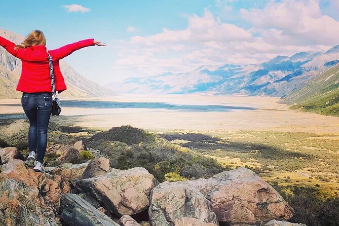 Christchurch to Queenstown One-Way Tour via Mt Cook & Lake Tekapo - The vehicle change at Mount Cook