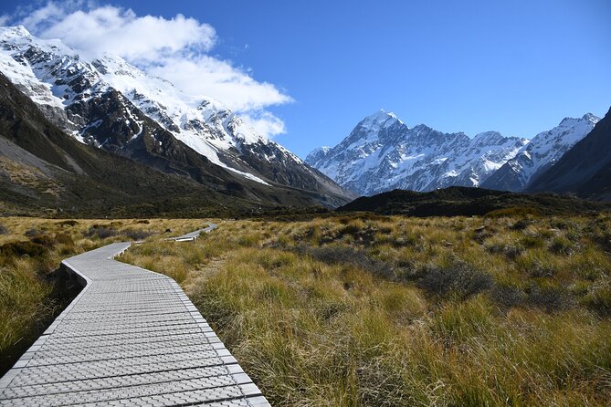 Christchurch to Queenstown via Lake Tekapo and Mt Cook (1 way) - Lake Tekapo: short stop, big view