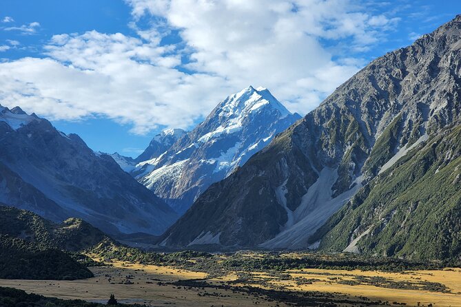 Christchurch to Queenstown via Lake Tekapo and Mt Cook (1 way) - Leaving Christchurch across the Canterbury Plains