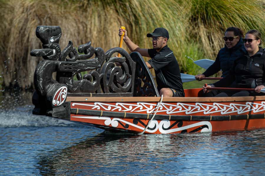 Christchurch: Waka Paddling Experience on the Avon River - The history of Christchurch from the river