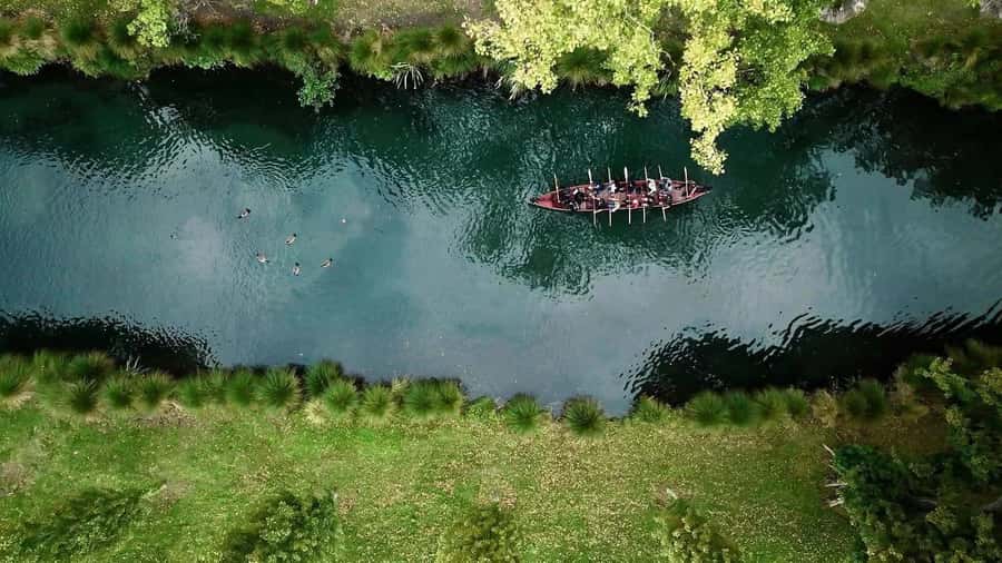 Christchurch: Waka Paddling Experience on the Avon River - Meeting the waka and your guides