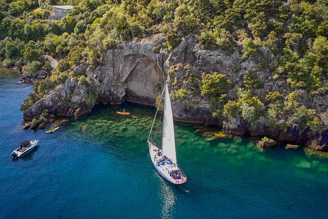Classical Sailing - Māori Rock Carvings -Taupo Sailing Adventures - Leaving Taupō Marina for open water