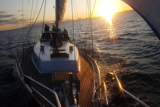 Classical Sailing - Māori Rock Carvings -Taupo Sailing Adventures - Reaching the carvings by water