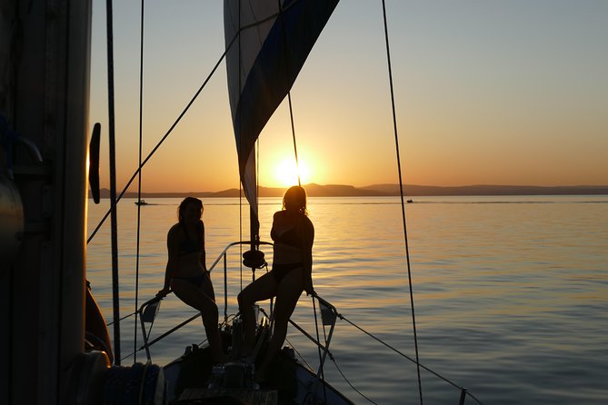 Classical Sailing - Māori Rock Carvings -Taupo Sailing Adventures - Drinks, snacks, and what to bring