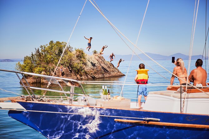 Classical Sailing - Māori Rock Carvings -Taupo Sailing Adventures - A classical yacht with room to relax