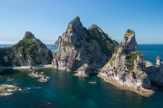 Coromandel Adventure and Wildlife Boat Tour to Aldermen Islands - The short crossing toward the island chain