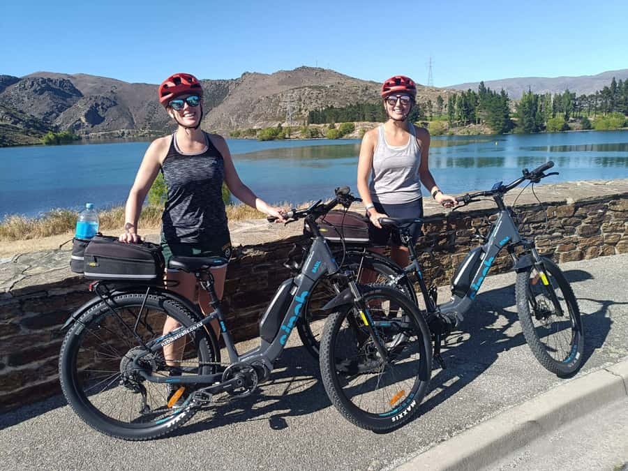 Cromwell: Lake Dunstan Trail Bike Rental and Luxury Shuttle - Key points at a glance
