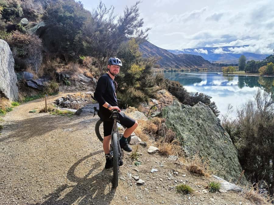 Cromwell: Lake Dunstan Trail Bike Rental and Luxury Shuttle - Who should book this ride?