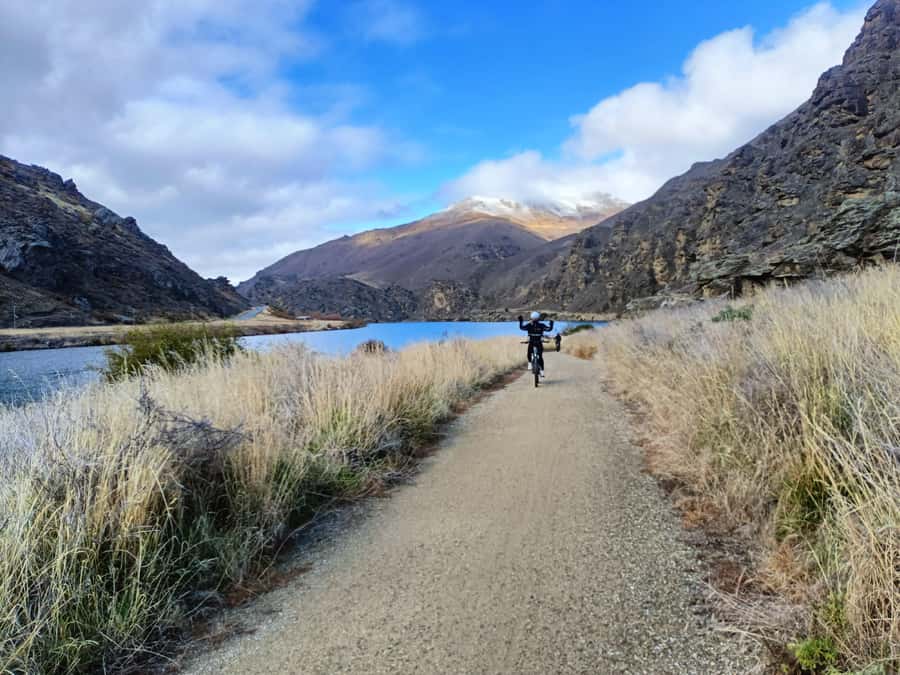 Cromwell: Lake Dunstan Trail Bike Rental and Luxury Shuttle - The 42-kilometre ride from Cromwell to Clyde