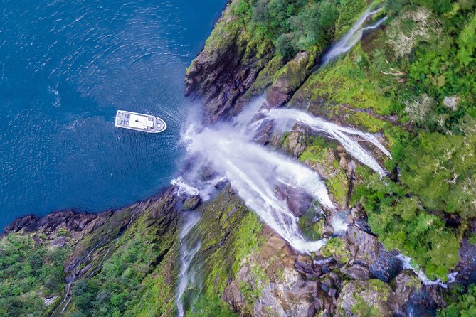 Cruise Milford Small Group Day Tour from Queenstown - The boutique Milford Sound cruise