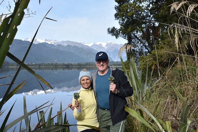 Cruise & Rainforest Walk - Franz Josef Glacier - Watching birds in a kiwi sanctuary