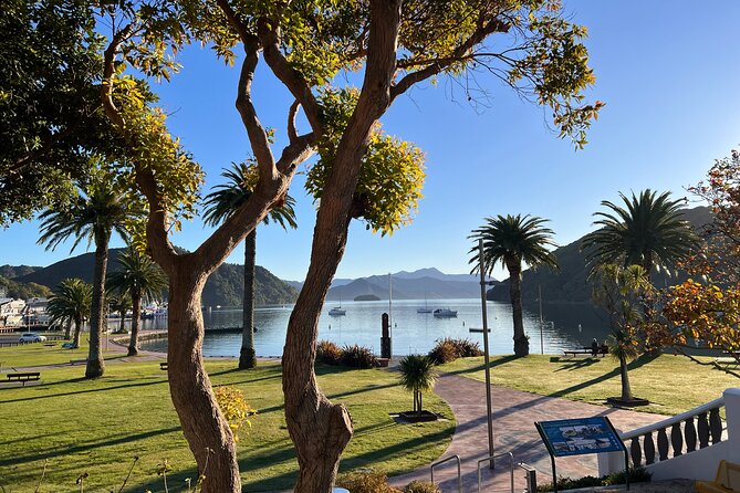 Discover Picton: Self-Guided Audio Tour - The War Memorial Arch by the water