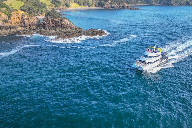 Discover the Bay - Hole in the Rock cruise includes Island Lunch - Cruising through the 144 islands