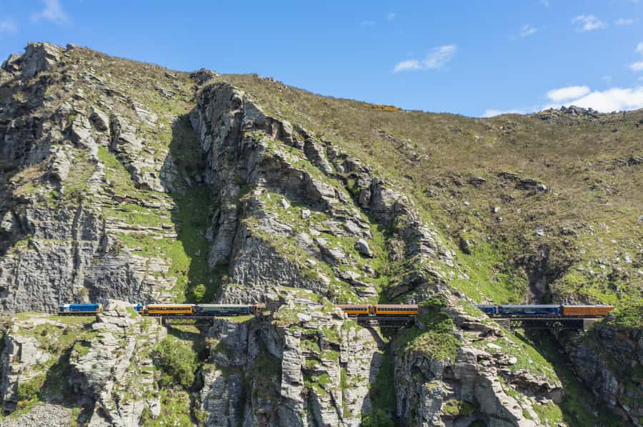 Dunedin: Scenic Railway Tour Through the Taieri Gorge - Century-old bridges, tunnels, and viaducts