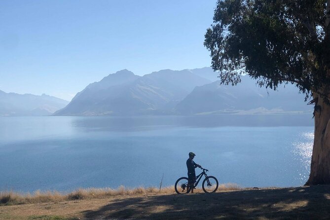 ebike tour lake Hawea river track to Wanaka - Starting at Lake Hāwea with a helpful local host