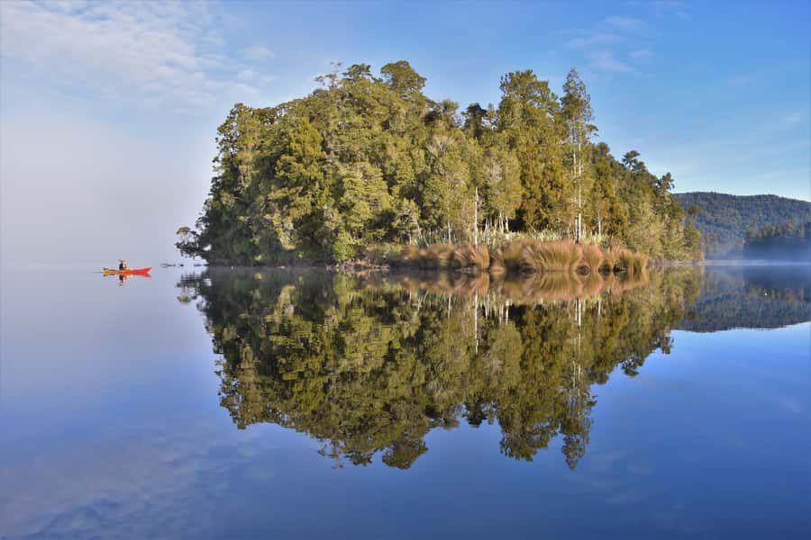 Franz Josef: 3-Hour Kayak Tour on Lake Mapourika - The gear makes wet weather manageable