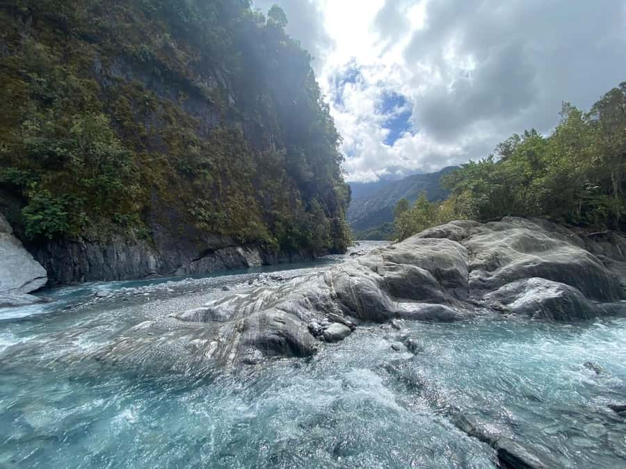 Franz Josef: Franz Josef Glacier Lookout Guided Walk - Tea, hot chocolate, and a useful pause