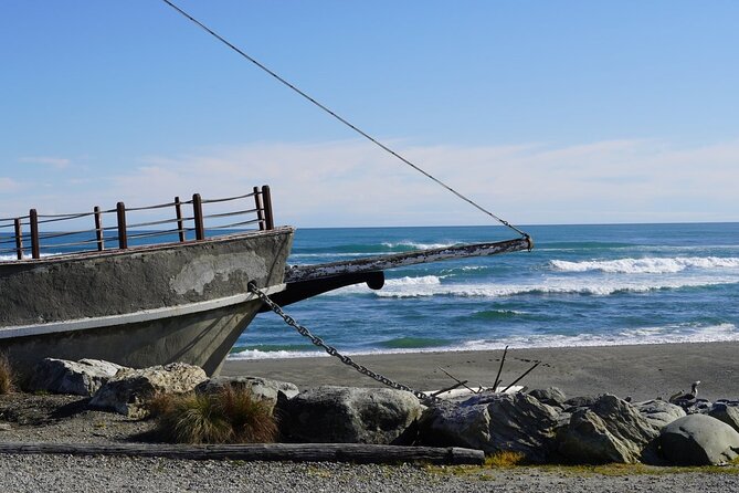 Franz Josef to Christchurch Small-Group Tour via Hokitika (1-way) - Lunch and a beach pause in Greymouth