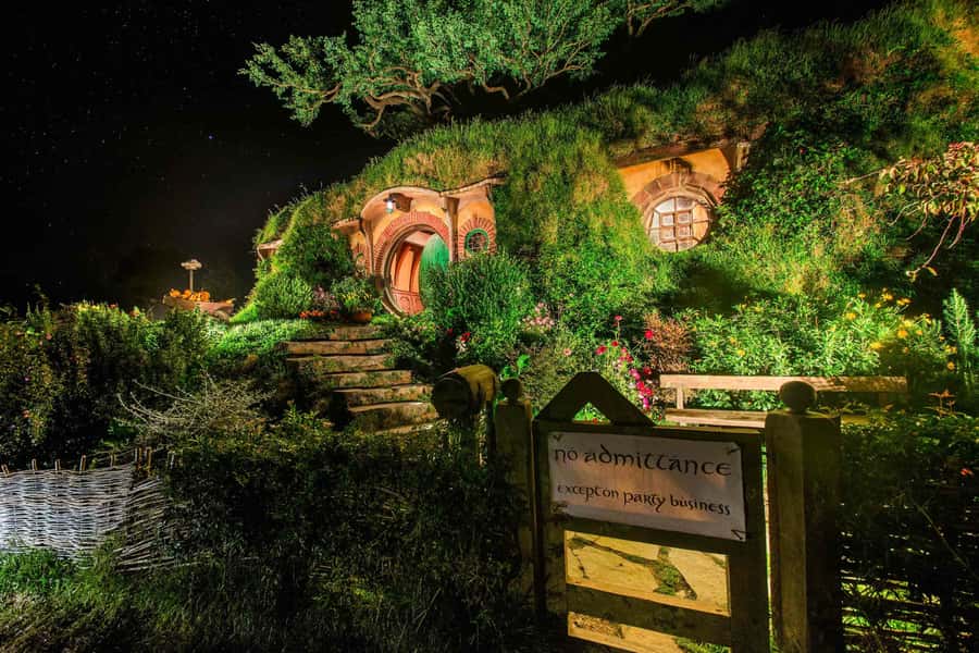 From Auckland: Hobbiton Movie Set Full-Day Small-Group Trip - The best places for photographs