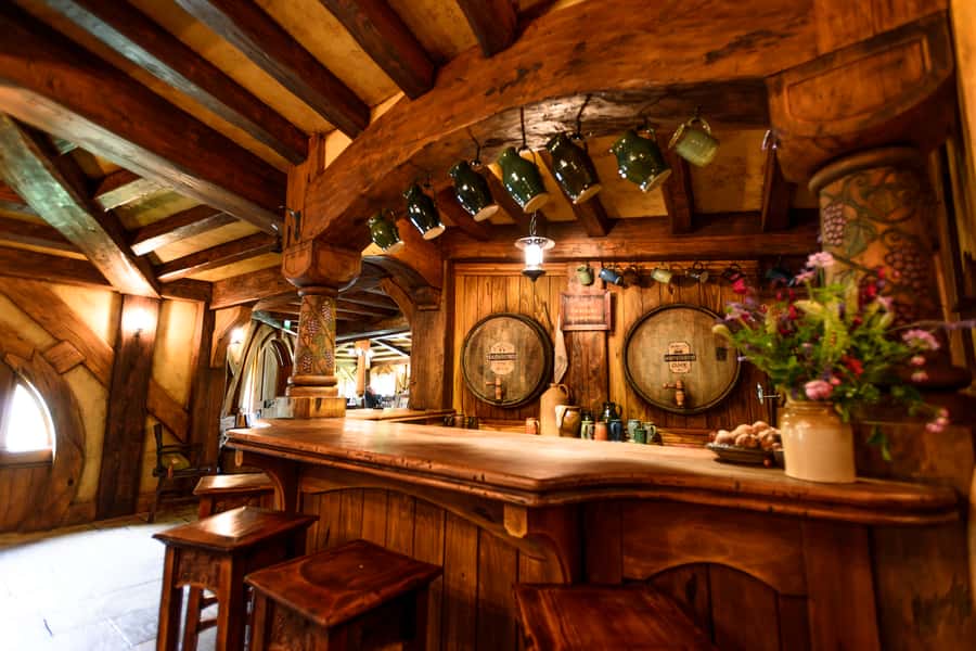 From Auckland: Hobbiton Movie Set Full-Day Small-Group Trip - A drink at the Green Dragon Inn
