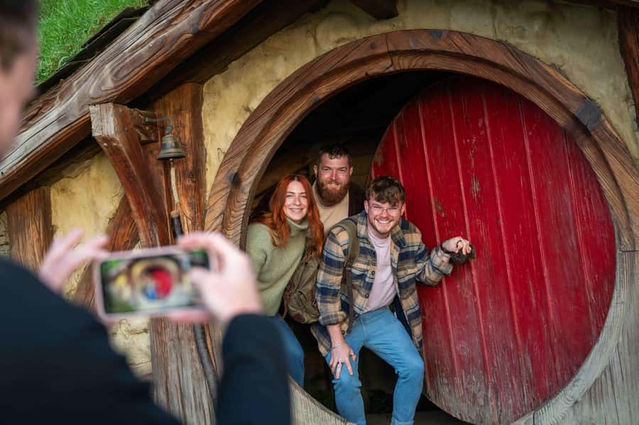From Auckland: Hobbiton Movie Set Trip with Guided Tour - Quick take: what matters most