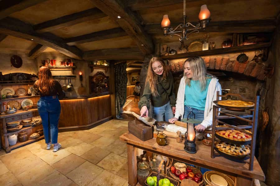 From Auckland: Hobbiton Movie Set Trip with Guided Tour - Auckland pickup and the long road to Waikato