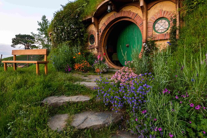 From Auckland:Hobbiton Movie Set & Waitomo Caves Small Group Tour - Why this pairing works so well