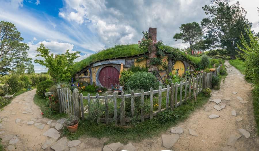 From Auckland: Hobbiton & Waitomo Caves Day Trip with Lunch - Why this pairing works so well