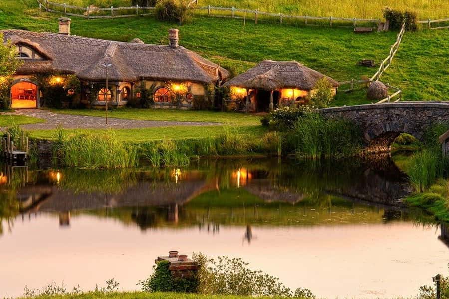 From Auckland: Hobbiton & Waitomo Caves Full-Day Trip - The road south through the Kaimai Range