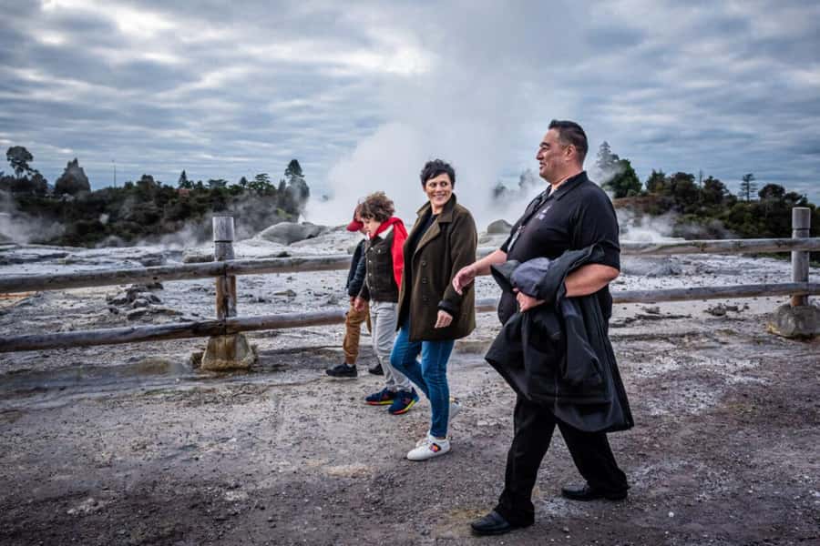 From Auckland: Rotorua Te Puia, Haka & Polynesian Spa Tour - The 3.5-hour drive from Auckland