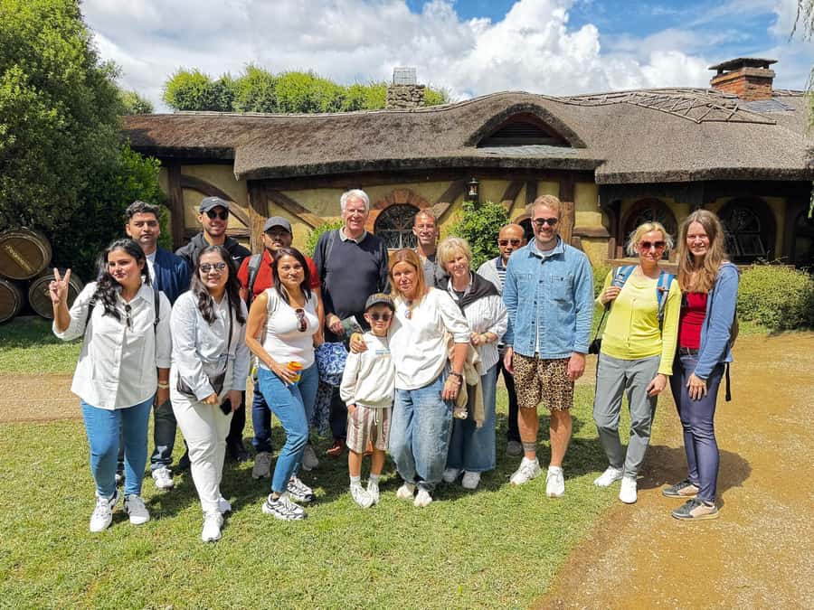 From: Auckland: Rotorua via Hobbiton Tour One Way Tour - The early Auckland pickup