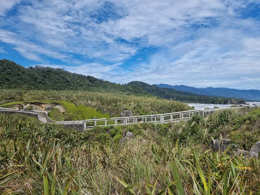 From Greymouth: Punakaiki Blowholes & Pancake Rocks Tour - A short refreshment break in Punakaiki
