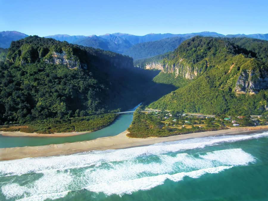 From Greymouth: Punakaiki Blowholes & Pancake Rocks Tour - The Coast Road from Greymouth