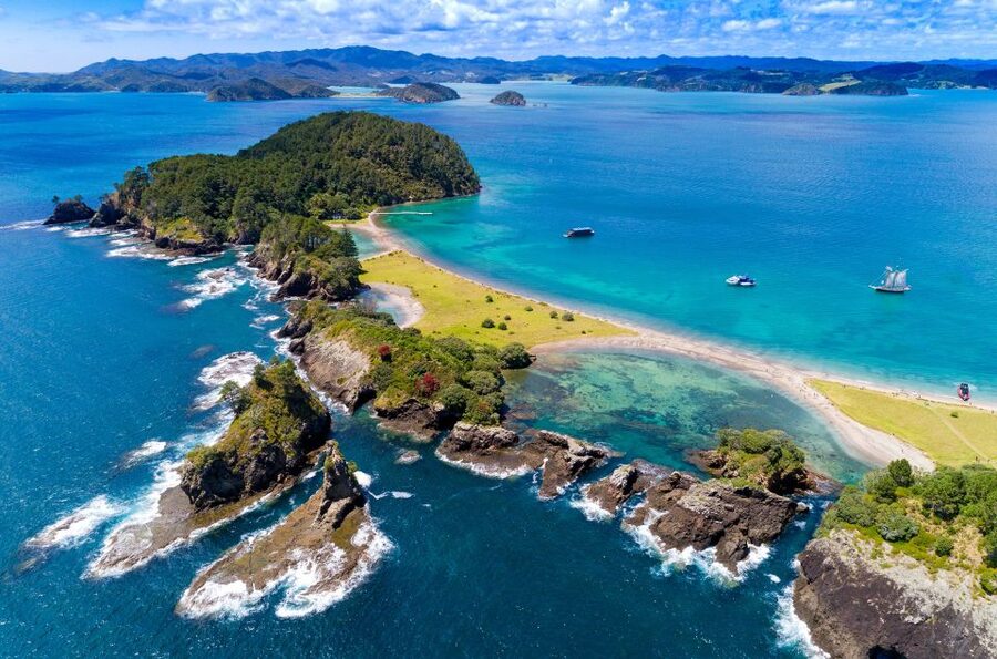 From Paihia: Full-Day Bay of Islands Cruise - The boat layout and what to pack