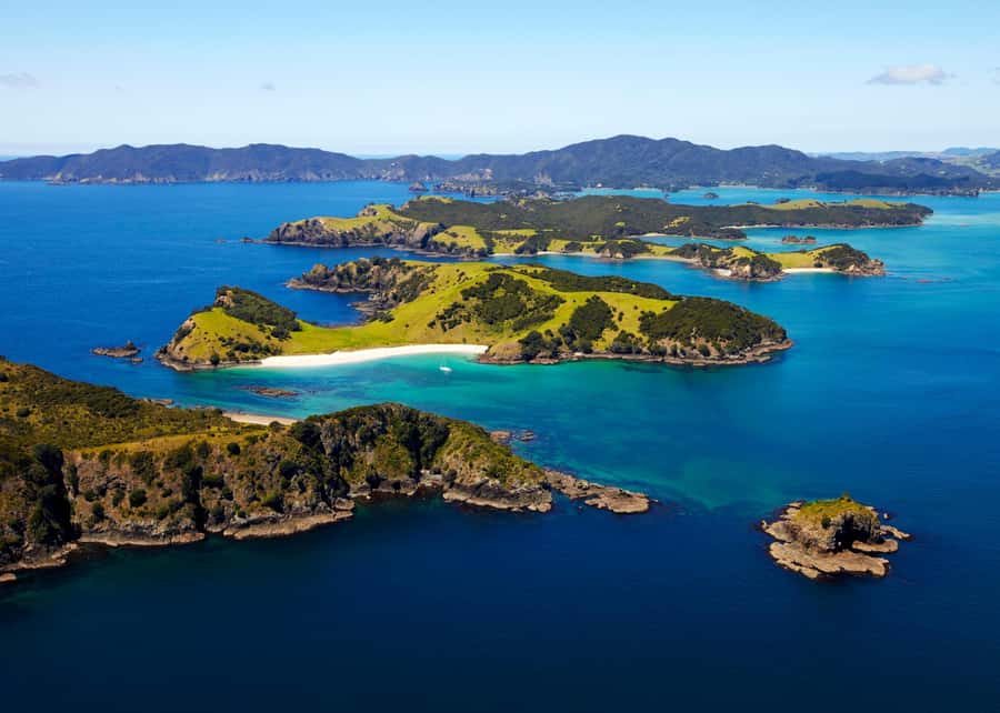 From Paihia: Hole in the Rock Cruise & Island Tour: 3 Hour - Leaving Paihia Wharf among 144 islands