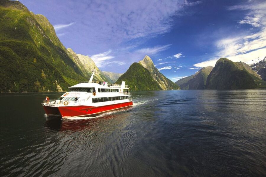 From Queenstown: Milford Sound Flight and Cruise with Lunch - The 1 hour 45 minute small-boat nature cruise