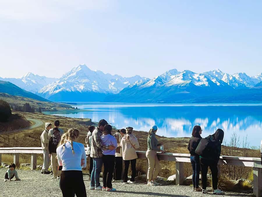 From Queenstown: Mount Cook Heli-Hike and Bus Tour Combo - Lindis Pass and the Omarama food stop